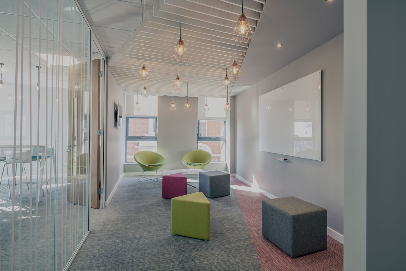 How to make the most of a small office space banner image