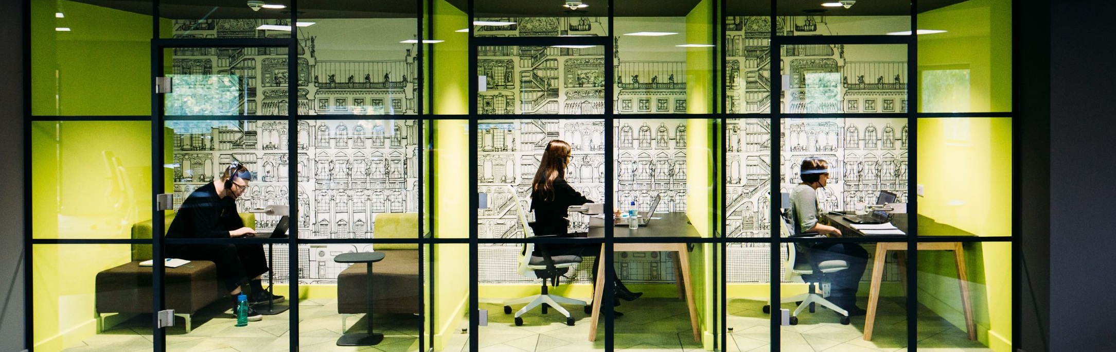 Ideagen Gen Z Office Chameleon ()