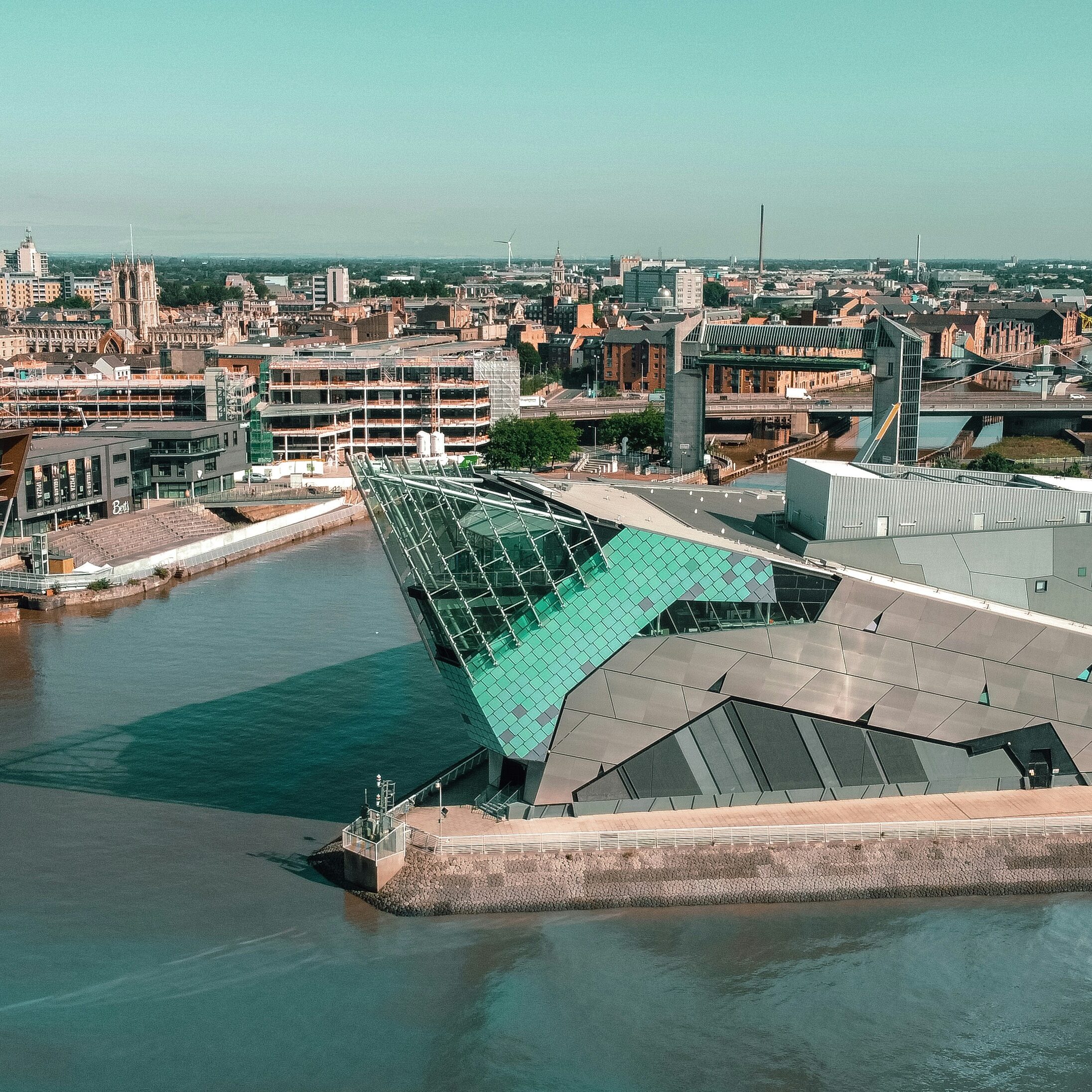 Hull Location Chameleon scaled aspect ratio